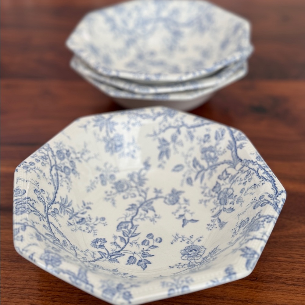 Vintage Johnson Brothers Hyde Park Blue and White Soup/Cereal Bowl,Set of 4